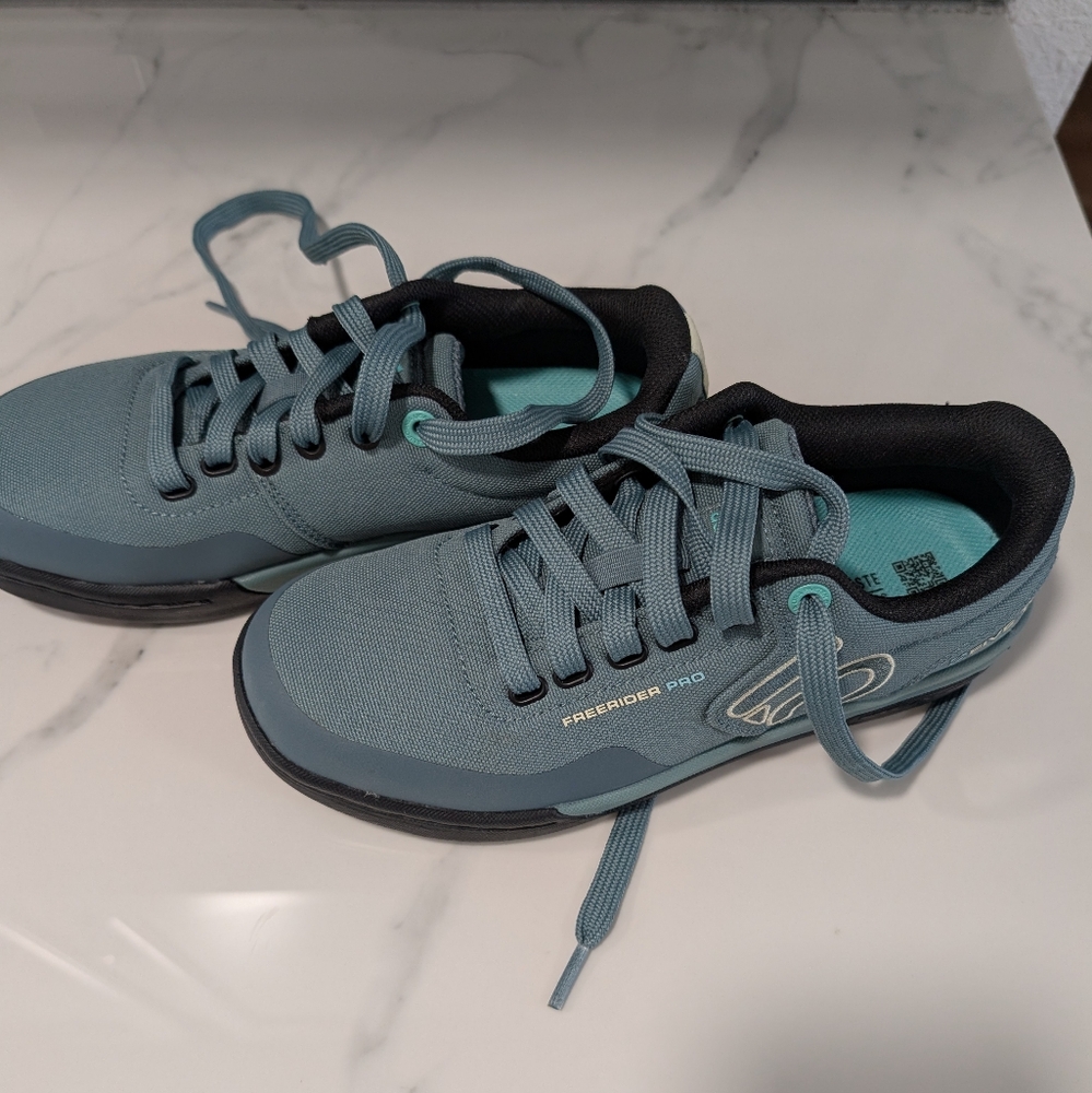 Adidas Freerider Pro Cycling Shoes in Teal and Black